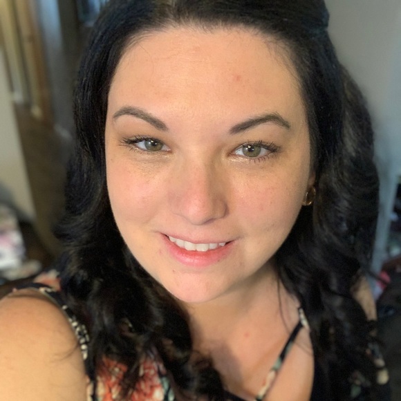 Hi! I’m Kayla. I’m a wife, mom of 3, teacher, reader, traveler, dreamer… - Picture 4 of 4